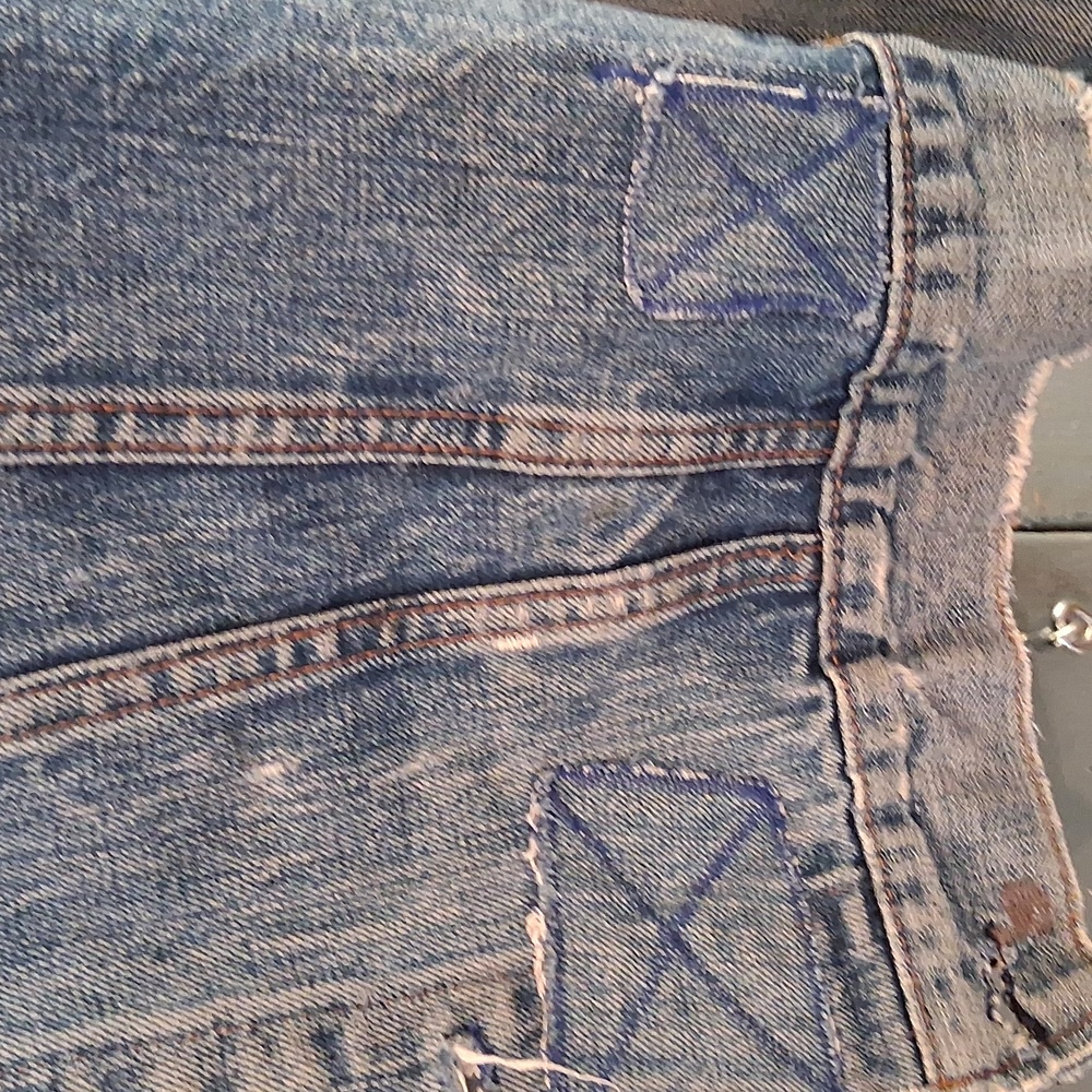 Classic Levis Thrashed Distressed Denim Jacket - Picture 4 of 15